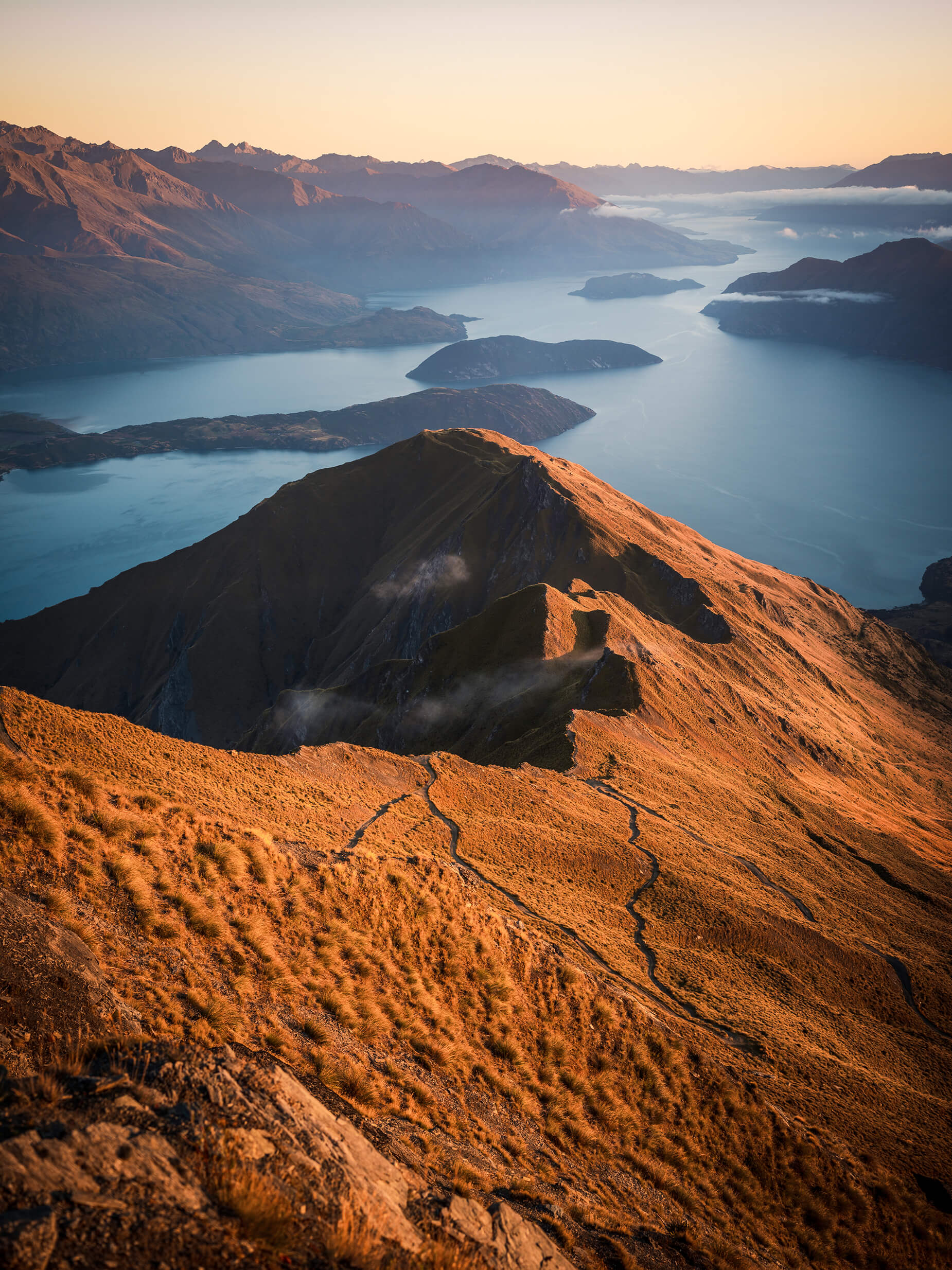 ADAM WEIST 冒険心を掻き立てるニュージーランドの亜熱帯雨林と活火山